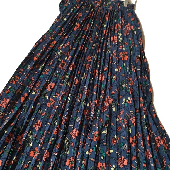 Pleated Maxi Skirt - Picture 4 of 6